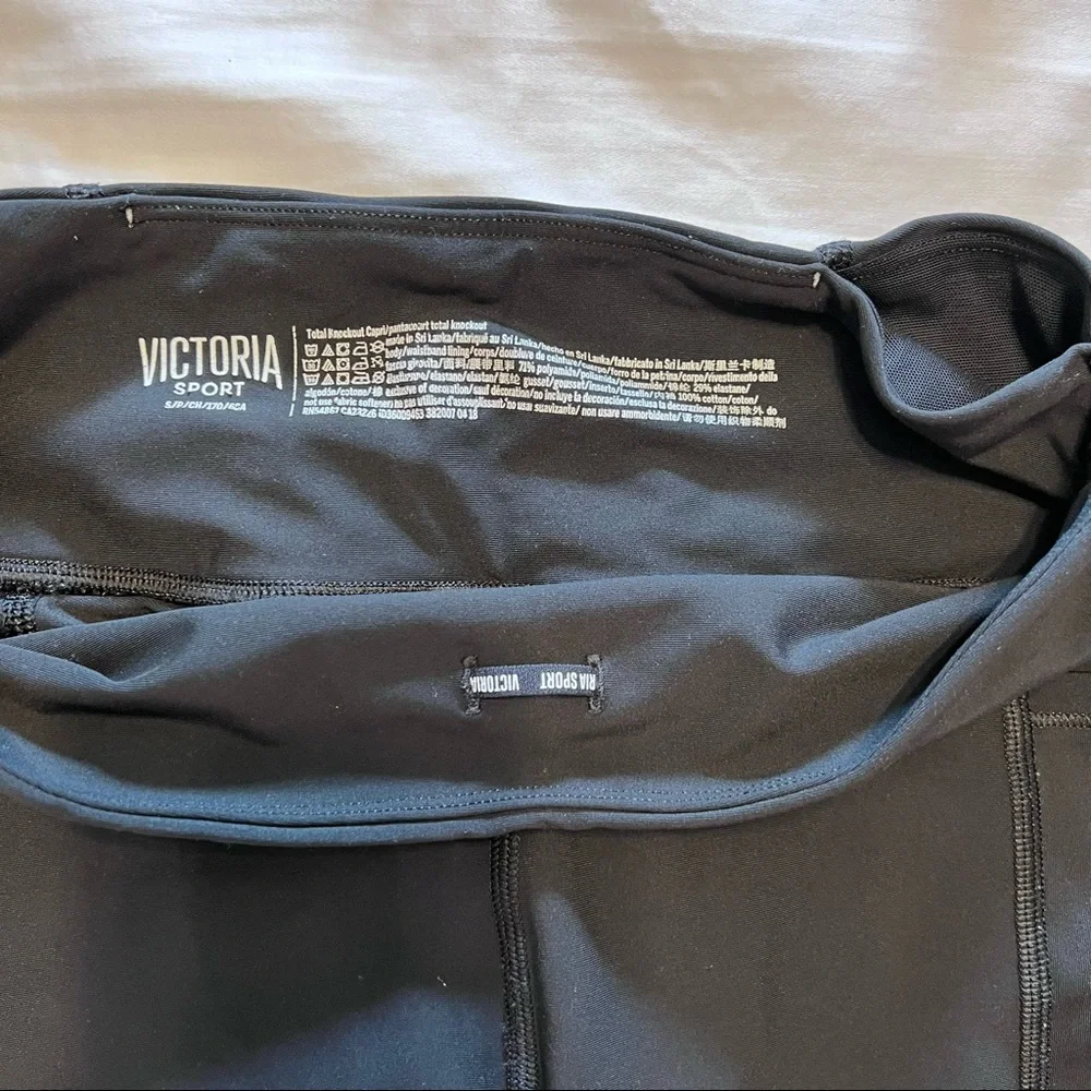 Victoria’s Secret capri leggings, size small, black